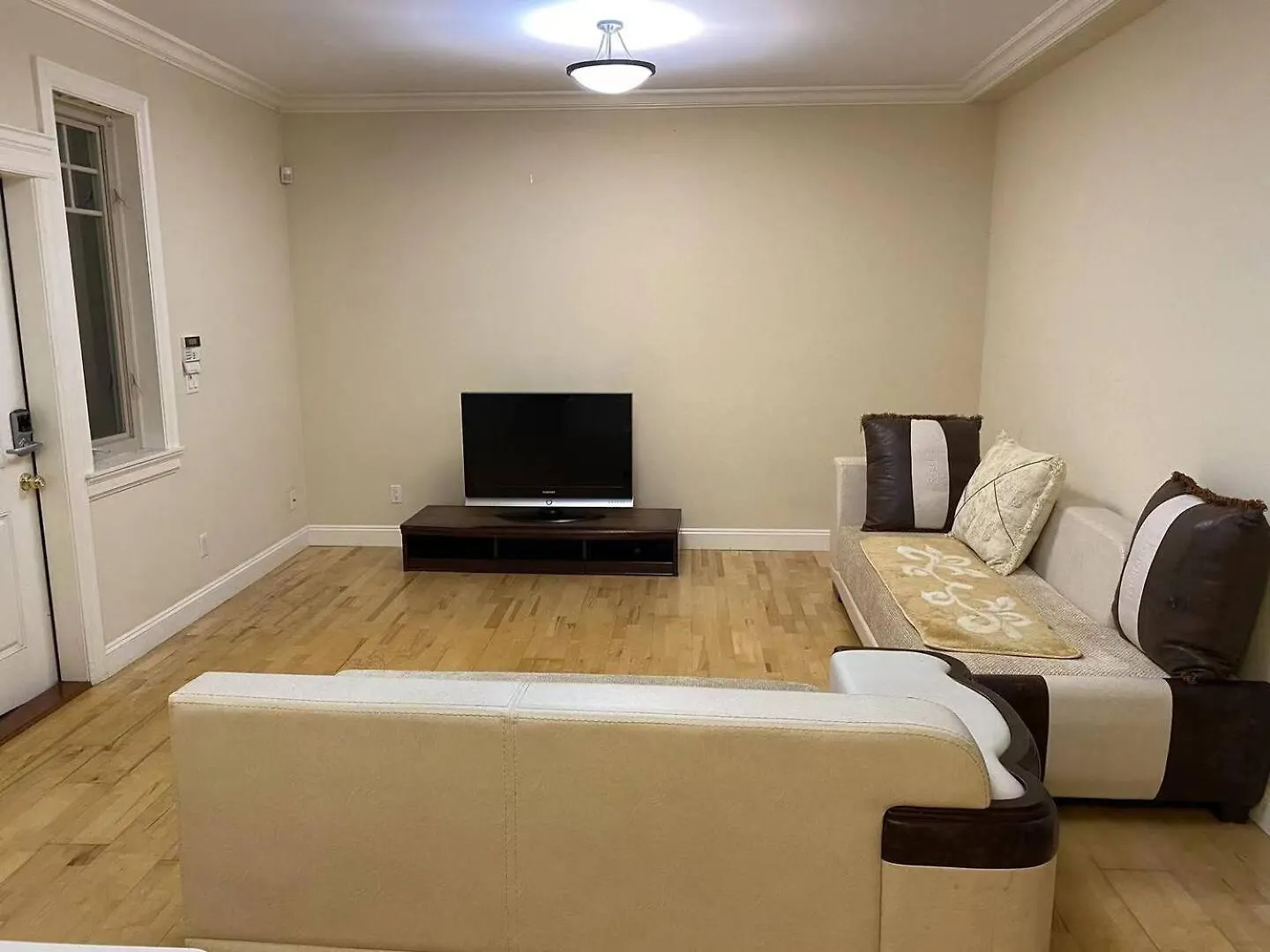 Spacious & Cozy 2 Bd Suite In Heart Of Vancouver Canada