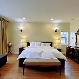 Super Cosy 8bed & 6bath In Heart Near To Airport And Downtown Villa